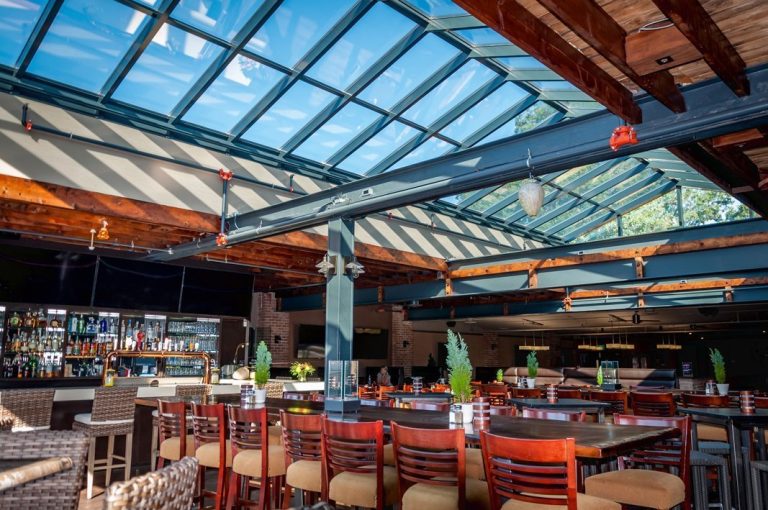 Fixed vs. Retractable Skylights for Restaurants featured image