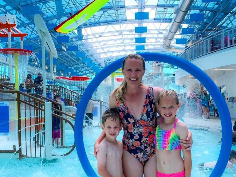 How to Plan a Fun Family Outing at a Waterpark featured image