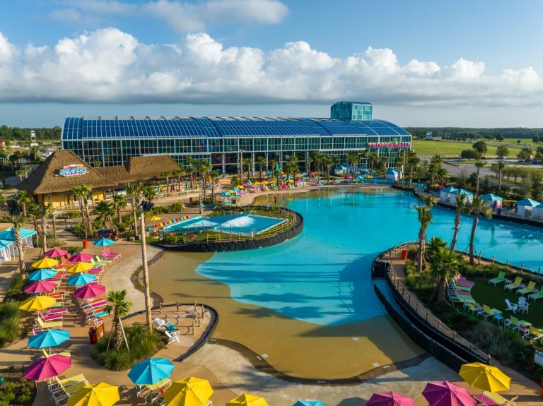 Aluminum Retractable Roofs: The Smartest Waterpark Investment featured image